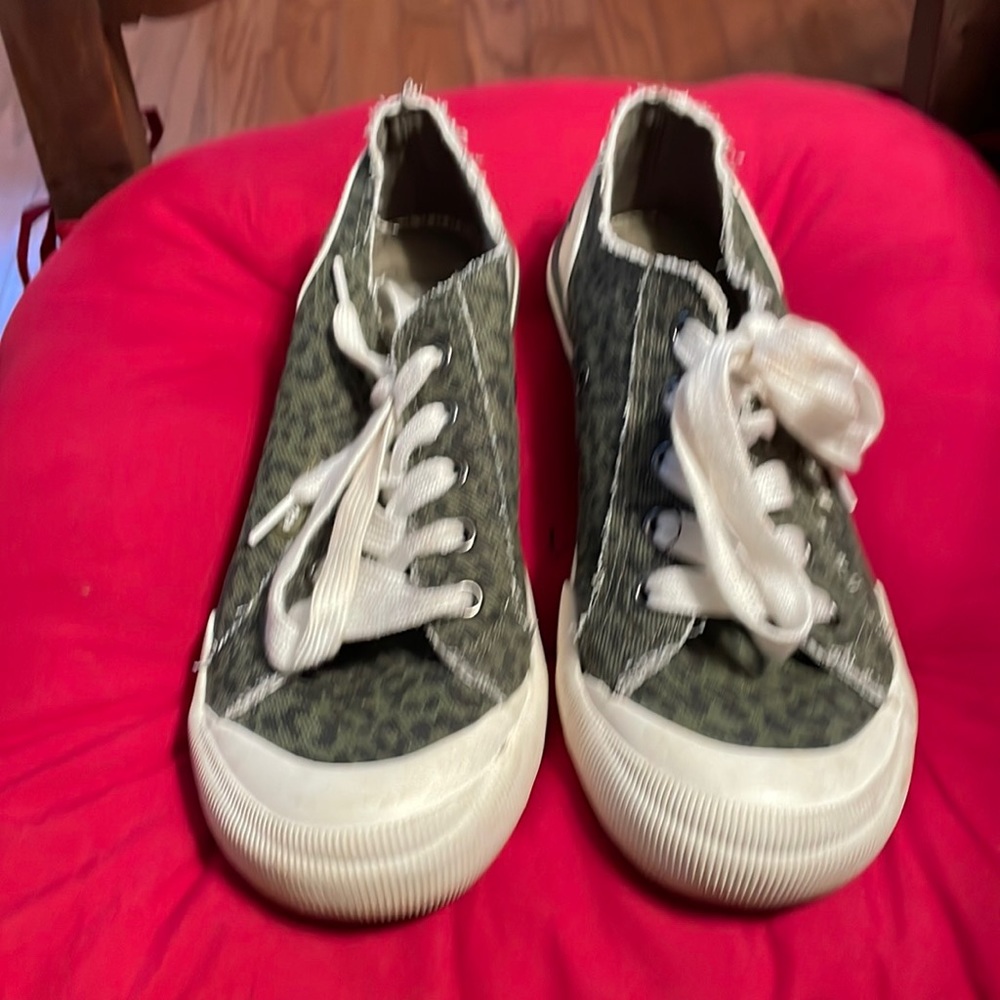 Green leopard print rocket dogs